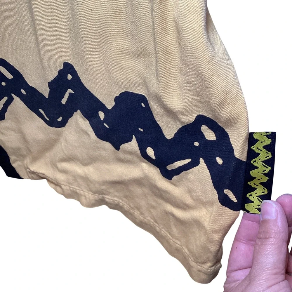 Peanuts Charlie Brown Zigzag Button Down Shirt Yellow Black Mens Lrg Cedar Fair